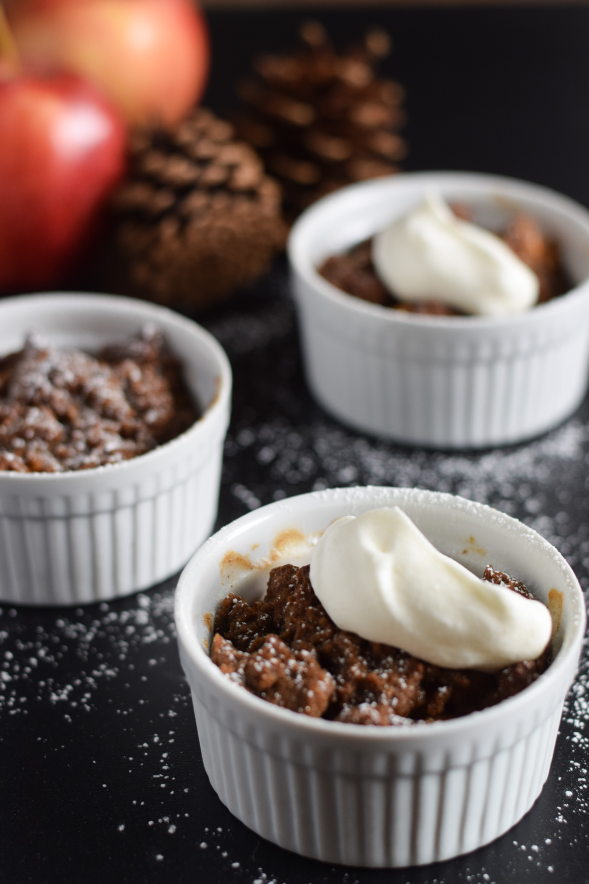 Gingerbread apple crumble